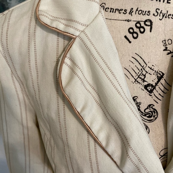 Jacket 🧥 - Picture 3 of 5